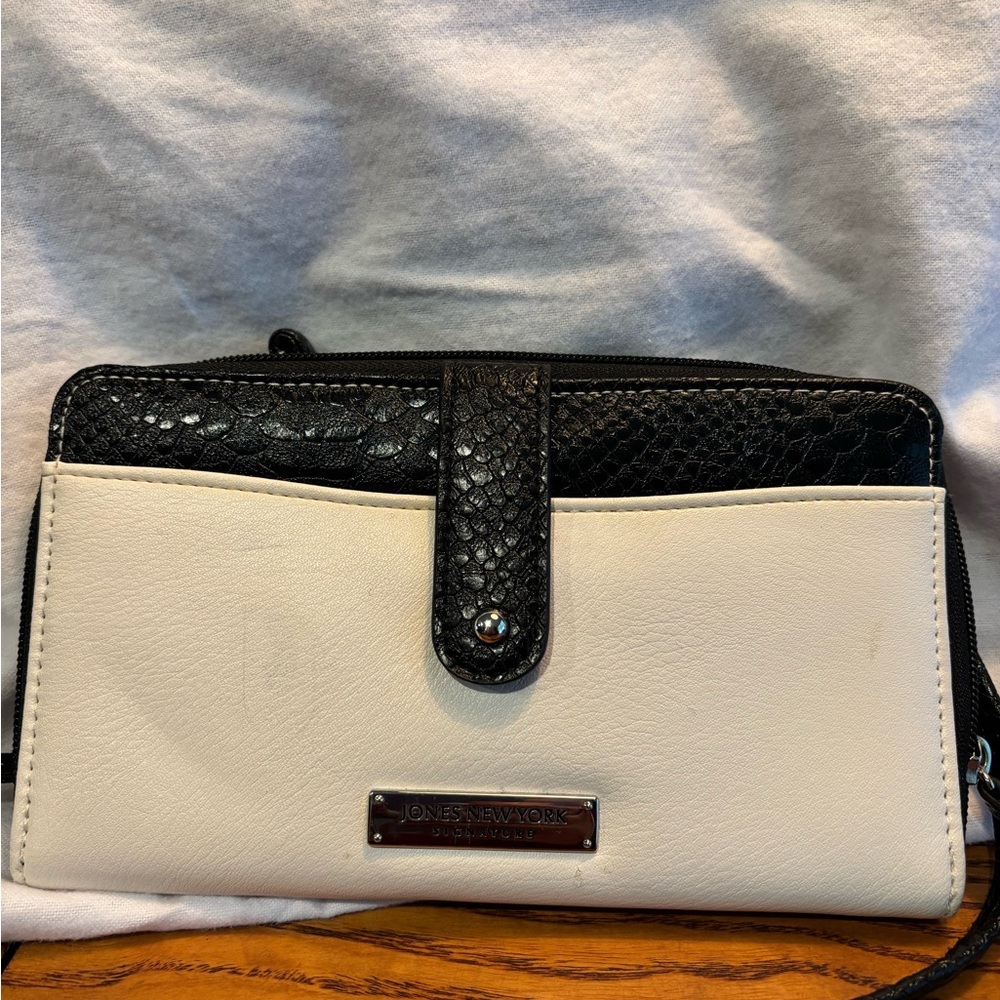 Jones New York Black and White Wallet Sleek Design